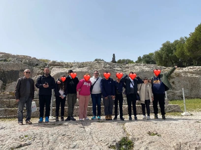 Ως εκπαιδευτικός συνεργάτης, θα βοηθήσετε στη διεξαγωγή των προγραμμάτων μας που αφορούν: