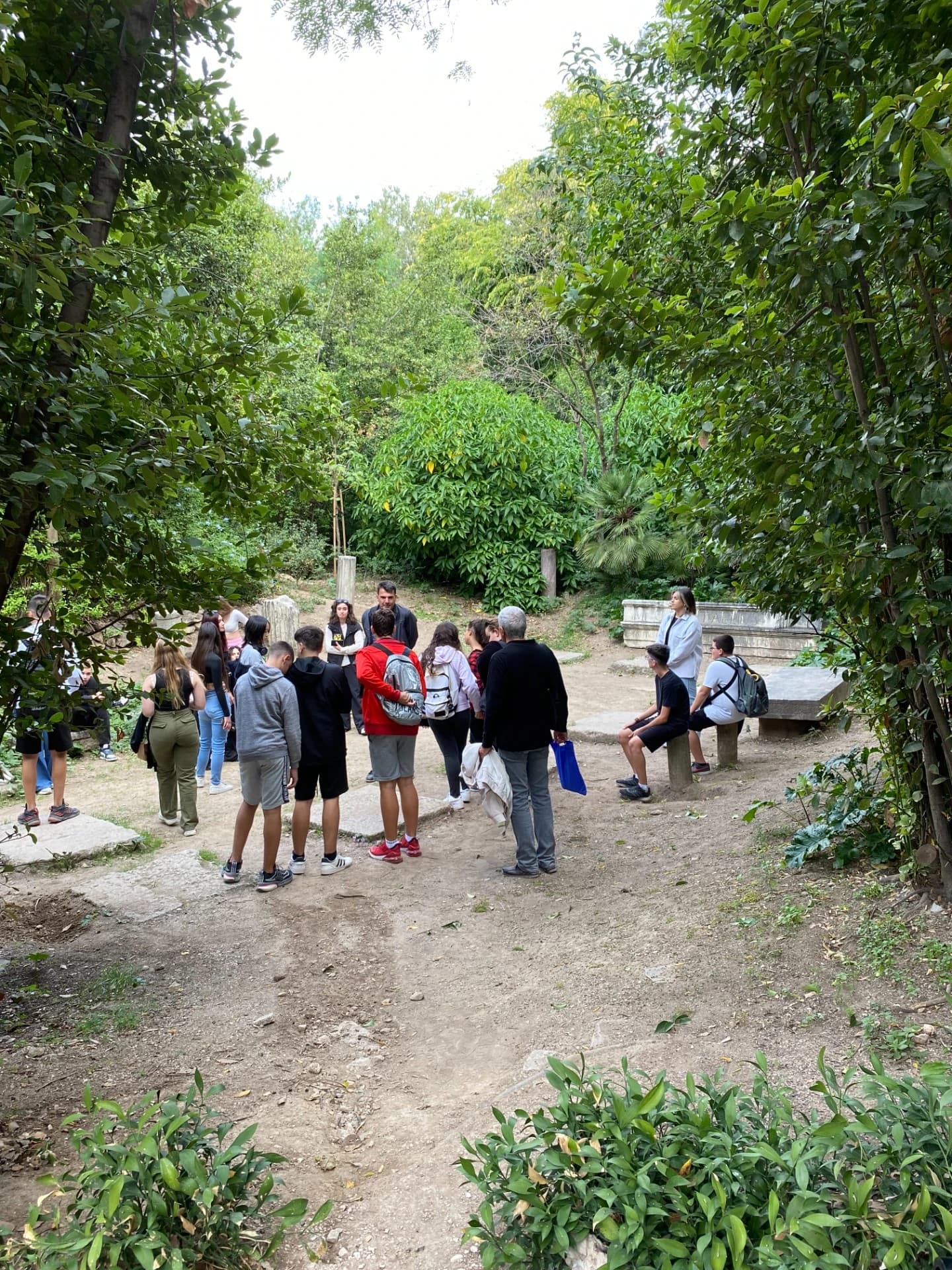 Αν αγαπάς την ιστορία και τον πολιτισμό και θες να εμπνεύσεις τους μαθητές να ανακαλύψουν τον πλούτο της Βυζαντινής κληρονομιάς, σε προσκαλούμε να γίνεις μέλος της ομάδας μας. Μαζί, μπορούμε να κάνουμε τη διαφορά!